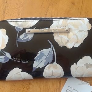 🌻 NWT NWT Betesy Johnson Wallet/Wristlet